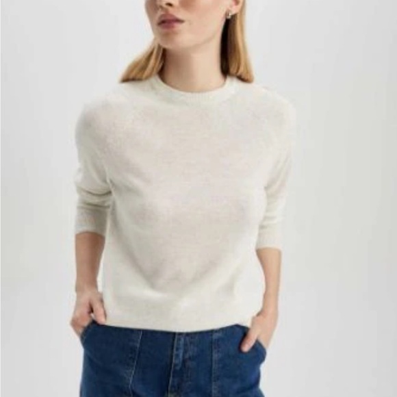 Sweaters - Oatmeal colored acrylic sweater